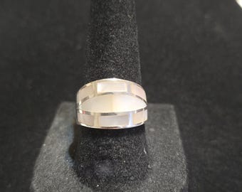 Vintage 'MD' Sterling Silver With Mother of Pearl  Inlay Ring Size 6.75"