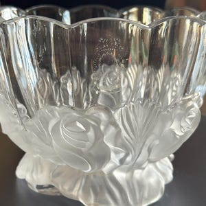 Vintage Imperlux Frosted Rose sokkelkom – 6" loodkristal – Made in East Germany