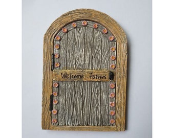 Welcome Home Fairy Door with Hinges (5.5″ Tall x 3.75″ Wide) for the Fairy Garden