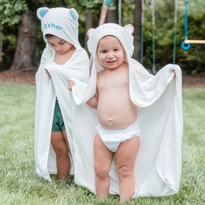 Toalla con capucha personalizada, regalo para bebé, toalla de baño bordada para bebé, regalo para bebé, toalla con capucha para niño pequeño, toalla con capucha de bambú