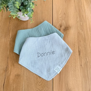 Regalo para bebé, canasta de Pascua para bebé, babero tipo bandana personalizado, baberos para bebé, algodón orgánico, babero de muselina para bebé, babero bordado, regalo para niño pequeño