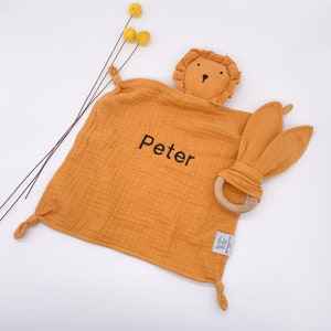 Baby Geschenk, personalisierte Löwe Lovey & Knistertier, Baby Osterkorb, Bio, Musselin, Safari, Baby Spielzeug, Tier Lovey, Löwe, Löwe Geschenk
