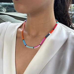 ジッピー – カラフルなビーズネックレス | ハンドメイド ボヘミアン レインボージュエリー | Collier Perlé Fait Main