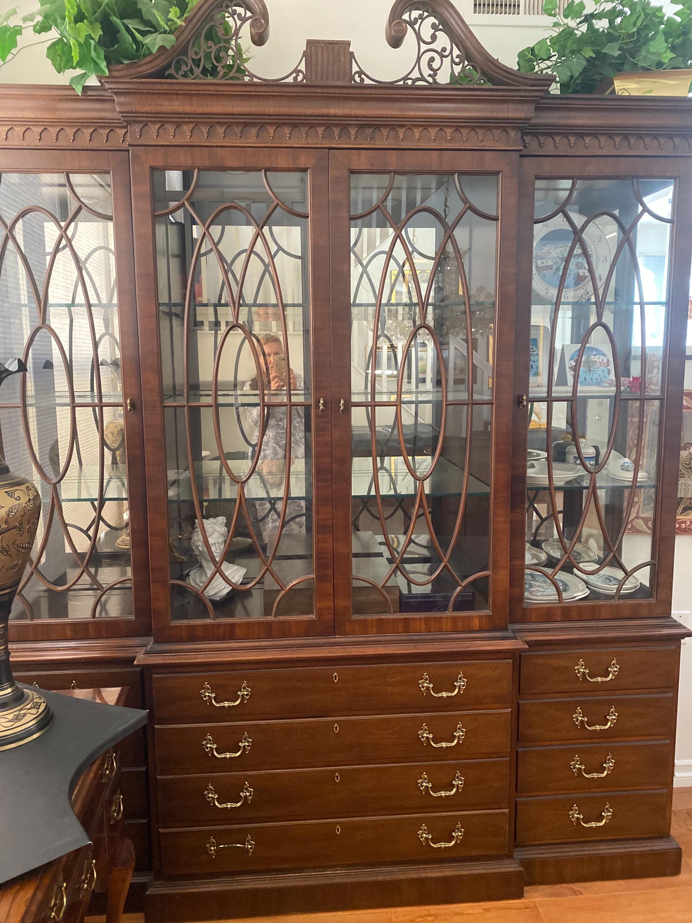 Henredon curio cabinet discount