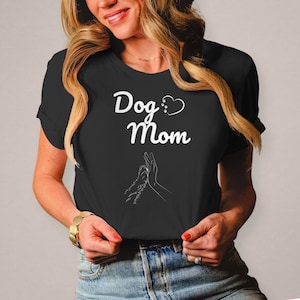 Dog Mom Shirt – Gift for Dog Mom – Women&#39;s T-Shirt with Paw & Heart – Mum Shirt – Animal Lover Outfit – Animal Friends Shirt