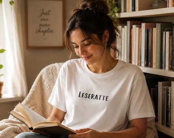 Bookworm T-Shirt | Minimalist Shirt for Book Lovers | Gift for Book Fans & Introverts | Unisex Shirt Bookworm | Bookworm
