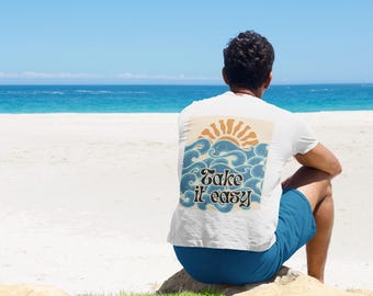 T-shirt retrò "Take it Easy" – Maglietta da surf vintage, estate mare – Grafica con onde boho – T-shirt da uomo in cotone – Regalo per outfit da spiaggia