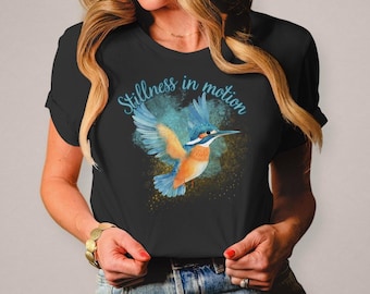 Camisa de Aves para Mujer – Camisa de Algodón con Motivo de Aves – Regalo para Amantes de la Naturaleza – Ilustración de Martín Pescador – Camisa de Conciencia Plena – Camisa para Mujer