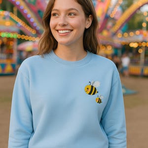 Embroidered Bee Sweatshirt, Embroidery Bumblebee Crewneck Sweatshirt, Spring Insect Honey Bee Sweatshirt Pullover Shirt, Bumble Bee Sweater
