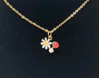 Gold Red Ladybug Necklace on White Daisy Flower with Faux Pearl, Daisy Necklace, Spring Flower Necklace, Valentines Gift For Her