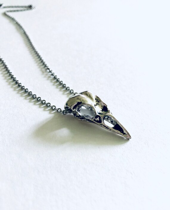 Crow skull deals necklace