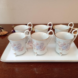 6 Limoges porcelain coffee or tea cups and their tray, hand-painted rim