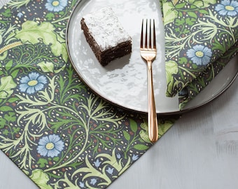 Linen Napkins. Linen napkins for dining table. William Morris Seaweed print napkins