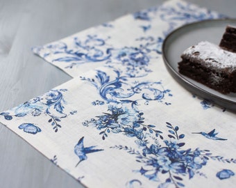 Toile de jouy Linen Napkins. Blue flowers and hummingbird print Linen napkins for dining table.