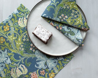 Napkins set. Dinning napkins with wide edge and mitered corners, linen napkins with William Morris, Golden Lily print