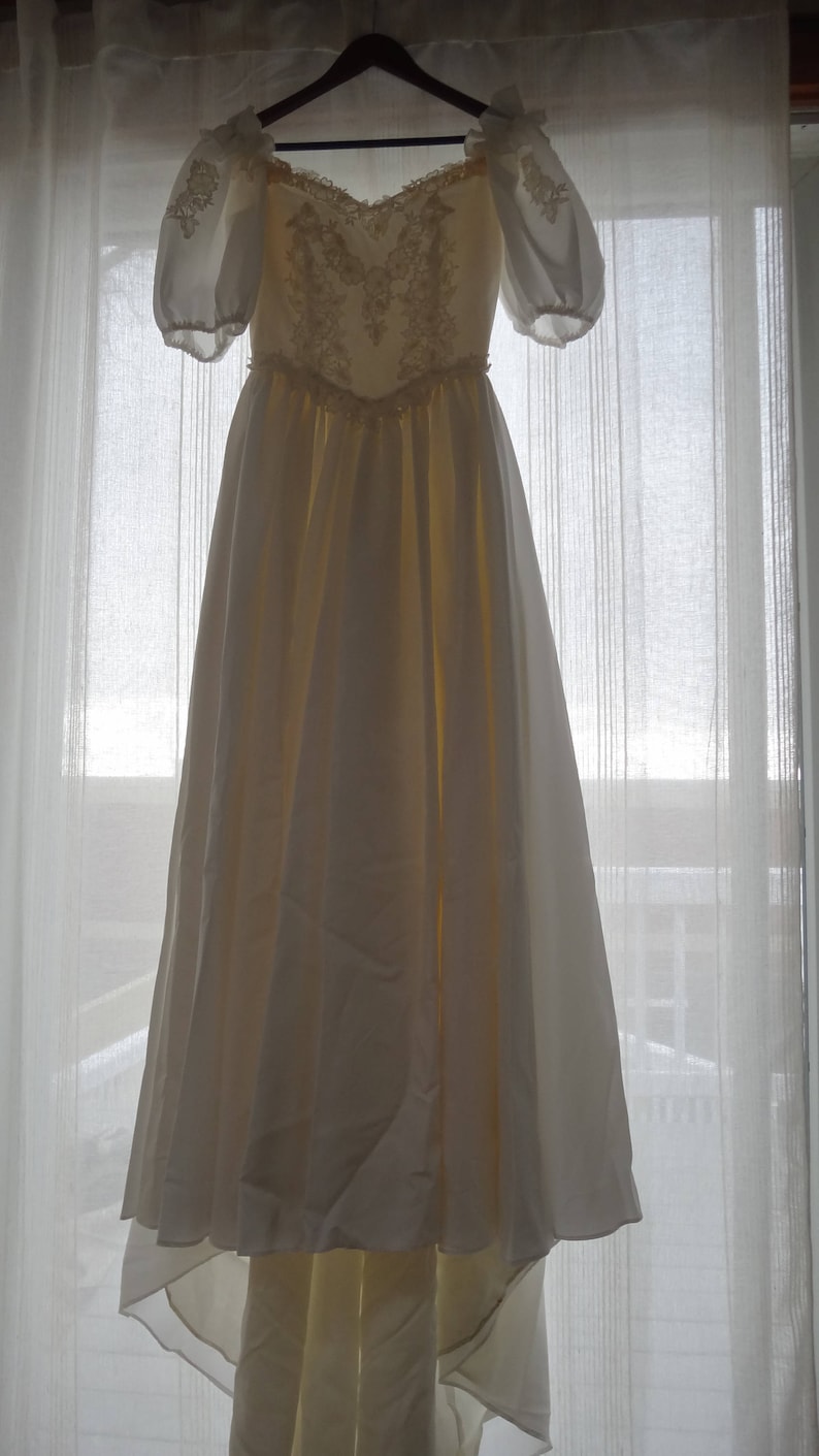 Vintage Wedding Dress Custom Ivory Size 0 Puffed Sleeves Train Lace Bodice 1970/'s