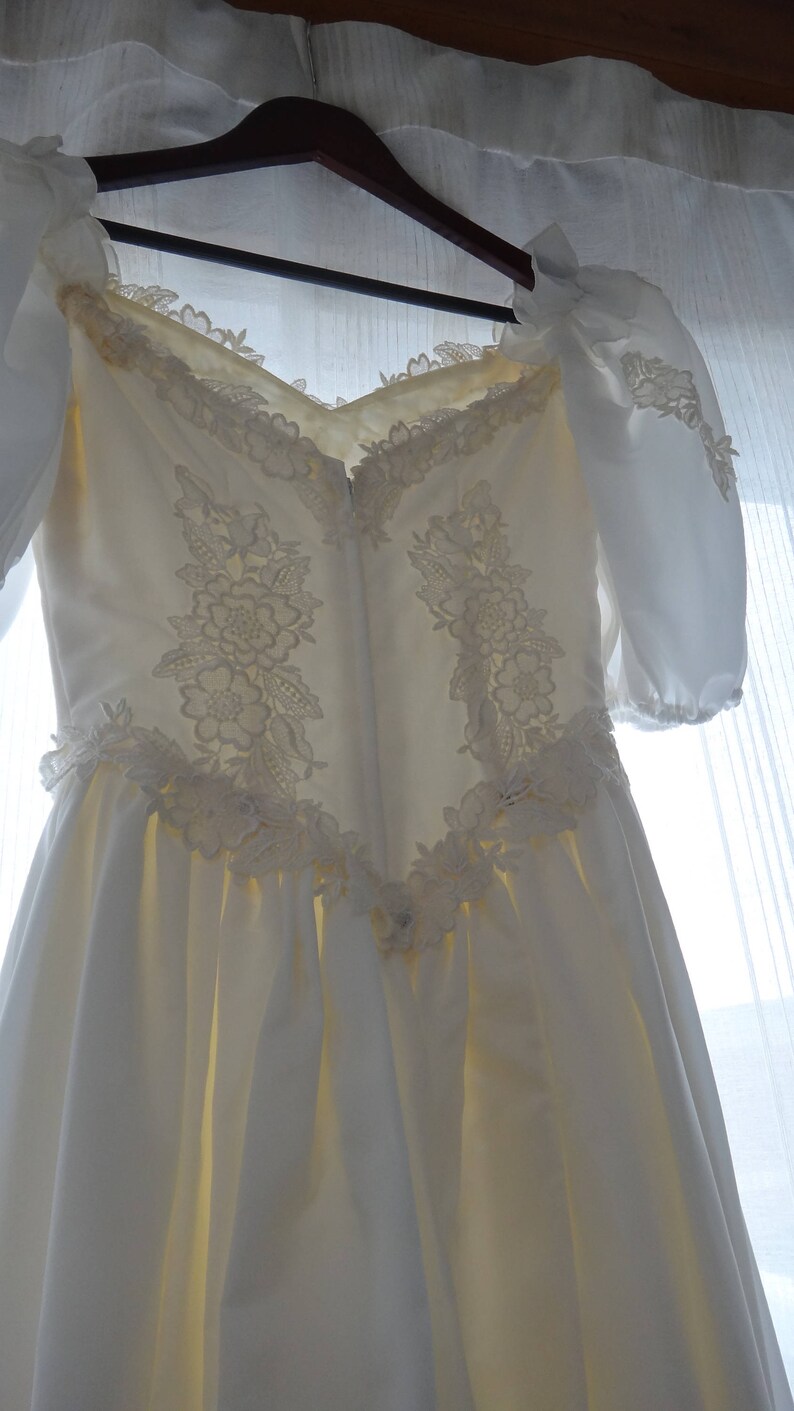 Vintage Wedding Dress Custom Ivory Size 0 Puffed Sleeves Train Lace Bodice 1970/'s