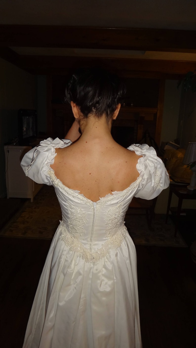 Vintage Wedding Dress Custom Ivory Size 0 Puffed Sleeves Train Lace Bodice 1970/'s