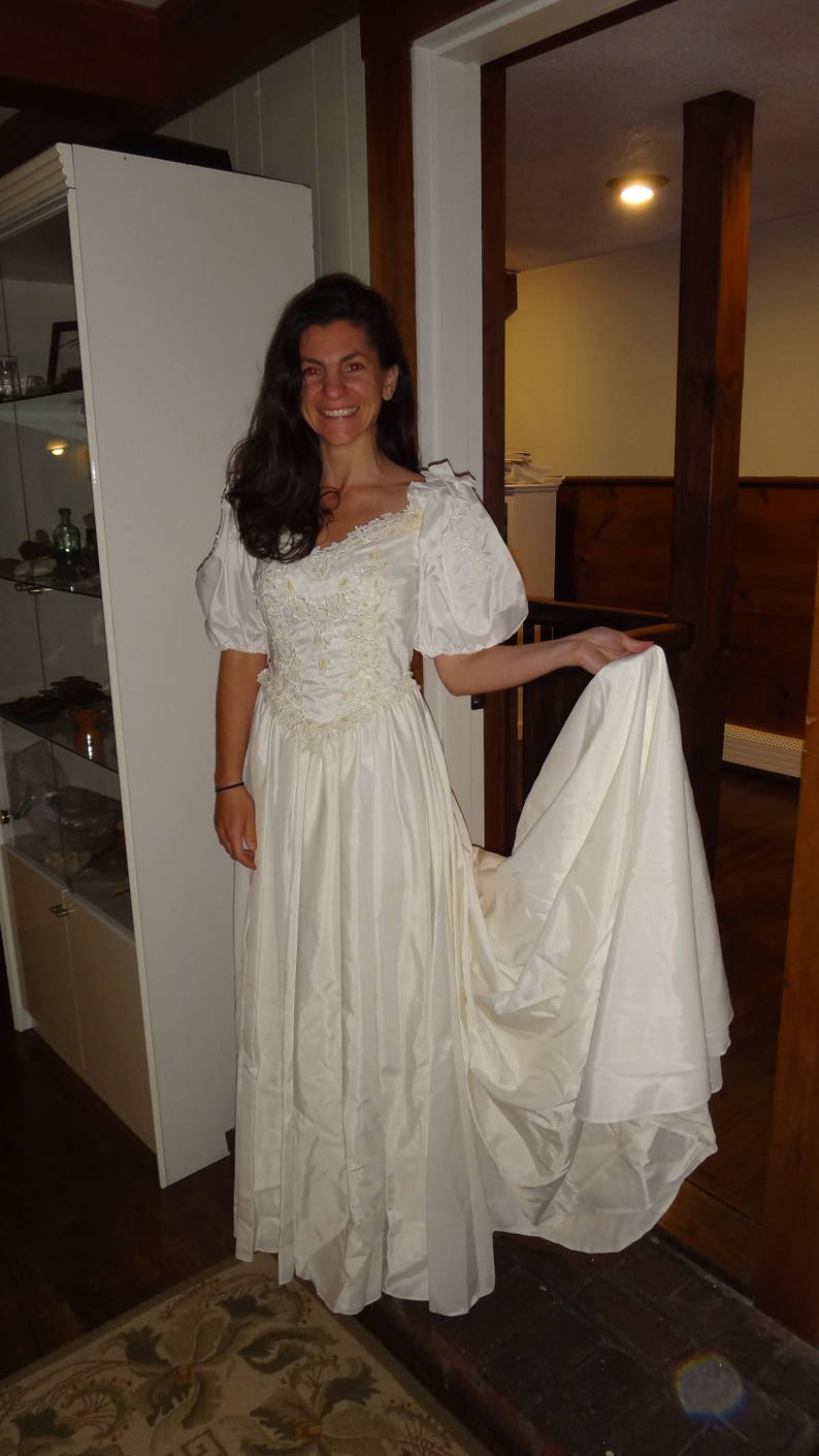 Vintage Wedding Dress Custom Ivory Size 0 Puffed Sleeves Train Lace Bodice 1970/'s