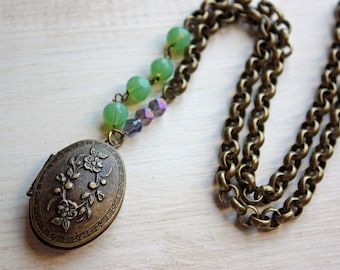 Locket -- Vintage Inspired -- The Violet