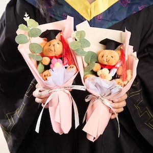 graduierter Teddybär-Blumenstrauß häkeln Blumen-Bär-Blumenstrauß gestricktes handgemachtes Geschenk für Danke, Abschlussfeier, Geburtstag, Muttertag, Lehrer, Freund