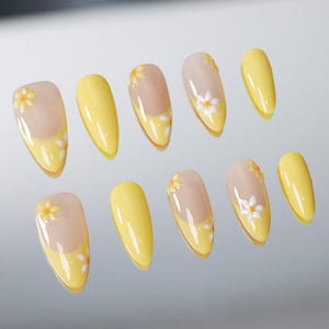 Unhas postiças com pontas francesas amarelas, unhas amendoadas com flores da primavera, unhas pintadas à mão, unhas postiças artísticas, unhas premium reutilizáveis, unhas de acrílico