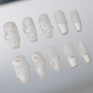 Pearl White Coffin Press On Nails,Handmade Faux Acrylic Nails,3D Pearl Flower Hand Painted Nails,Bridesmaid Wedding Nail Sets,Bridal Gift