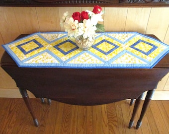 Quilted Table Runner "Yellow and White Daisies" Blue and Yellow Quilted Table Topper, Quiltsy Handmade, Rectangular Table Runner