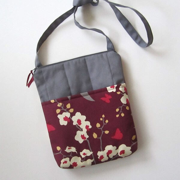 Kleine Blumen Umhängetasche Blauburgunder