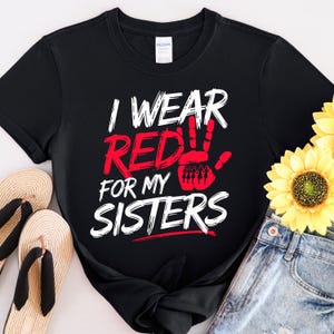 Je porte du rouge pour mes sœurs, plus de t-shirt, chemises sœurs volées, chemise femmes assassinées, t-shirt femmes disparues, t-shirts amérindiens, t-shirt MMIWG