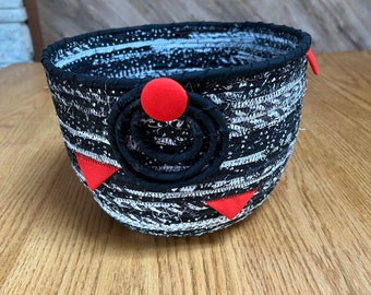 black and white clothesline bowl with red accents 9 x 6 inches