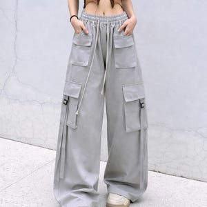 Grå cargobyxor med lös passform för män – Bekväma vardagsbyxor med justerbar dragsko i midjan och funktionella fickor