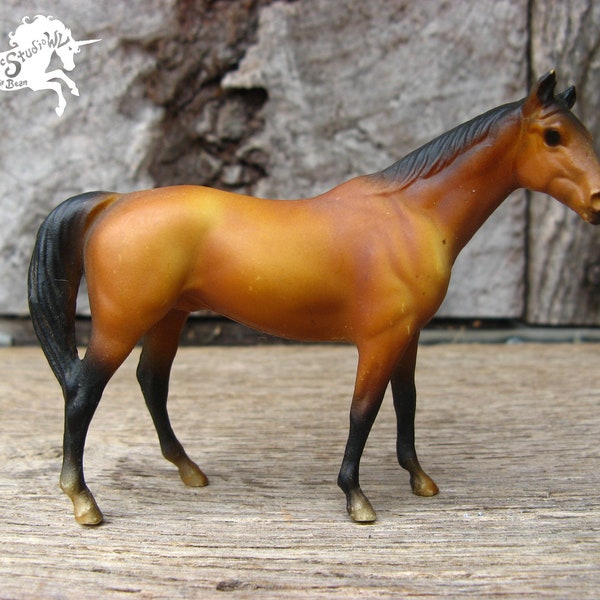 Breyer Horse Thoroughbred Saddle Club Stablemate CHIPPED EAR, SMALL Model 5650 from 1995, Tiny Racehorse Figurine, Realistic Model Horses,