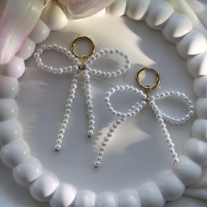 Hanging Bow Earrings, Minimalist Earrings, Pearl Earrings, Statement Earrings, Wedding Earrings, Handmade Earrings, Pearls.