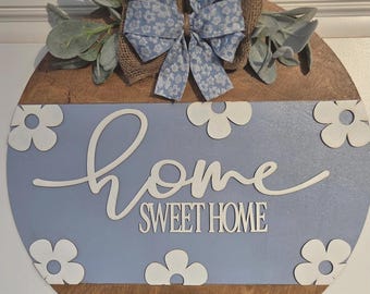 Dörrhängare i dammblått bondgårdsstil, skylt med "Home Sweet Home", 40 cm dörrhängare i trä, 3D-blommig dörrskylt, rustik ytterdörrdekor