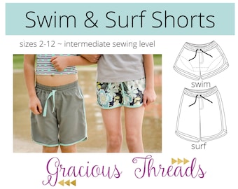Puede incluir: Un patrón de costura para pantalones cortos de baño y surf para niños, tallas 2-12. El patrón incluye dos estilos: pantalones cortos de baño y pantalones cortos de surf. El patrón es para un nivel de costura intermedio.