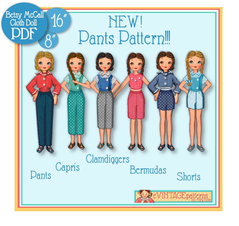 Pu&ograve; includere: Cinque bambole di carta che indossano diversi stili di pantaloni: pantaloni, capri, pantaloni a zampa d'elefante, bermuda e pantaloncini. Le bambole sono tutte alte 40,6 cm e il modello &egrave; per una bambola di 20,3 cm. Il testo "NUOVO! Modello di pantaloni!!!" &egrave; in alto nell'immagine.