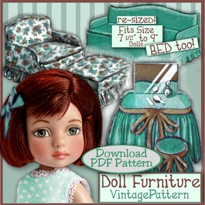Peut inclure: Un patron PDF vintage pour meubles de poupée, comprenant un canapé, un fauteuil, une coiffeuse et un tabouret turquoise. Le patron est conçu pour les poupées de 19 à 23 cm. Le texte sur l'image indique "re-sized! Fits Size 7 1/2" to 9" Dolls BED too!" et "Download PDF Pattern Doll Furniture VintagePattern".