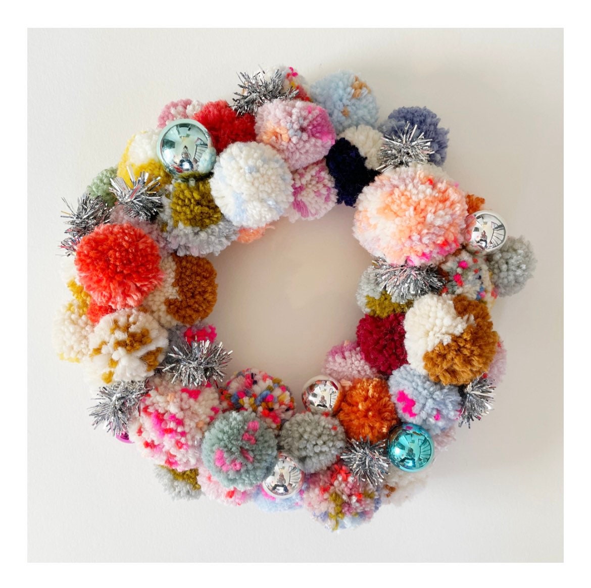 5 Minute Pom Pom Wreath Ornament Tutorial