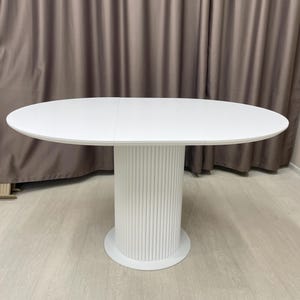 Round HPL Dining Table: Scratch-Resistant Modern Kitchen Table