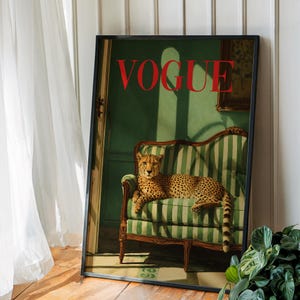 Regal Cheetah Vogue Cover Print, Glam Animal Wall Art, Y2k Style imagem 4