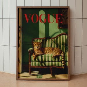 Regal Cheetah Vogue Cover Print, Glam Animal Wall Art, Y2k Style imagem 1