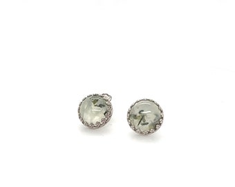 Boucles puces d'oreille argent sterling et prehnite avec inclusions noires  10 mm