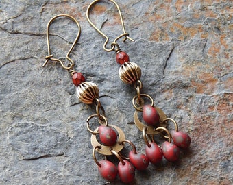 Pendientes de araña roja - pendientes pequeños - pendientes boho oscuros - cristal checo picasso - pendientes colgantes de lujo - pequeño pendiente gitano