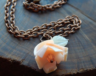 Seashell necklace - dainty coral rosette flower necklace - mermaid necklace - bohemienne - delicate and feminine -  flower girl gift