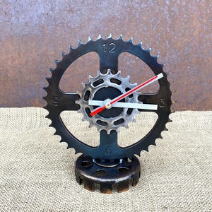 Handmade Steampunk Gear Clock – Welded Metal Art, Industrial Desk Clock, Iron Gear Sculpture, Unique Shelf Decor, Mechanical Clock for Home