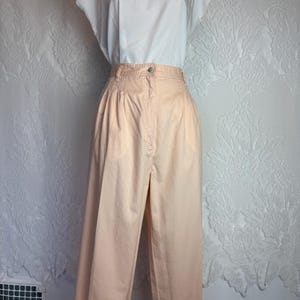 Pantalon à plis foncé Pantalon Academia pêche en sergé des années 90 - Terra Exchange vintage