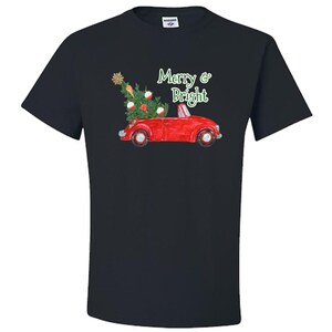 Camiseta de Navidad / VW Bug Convertible y árbol de Navidad / Merry and Bright / Ladies Camiseta / Camisa de Navidad / Regalo para mujeres imagen 4