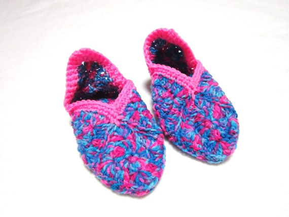 Grand m re carr pantoufles taille petite rose et bleu crochet
