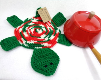 Turtle Hot Pad Crocheted Christmas Colors Pot Holder, Gift for Teacher, Fun Kitchen Accessory, Present for Friend, Christmas Decoration